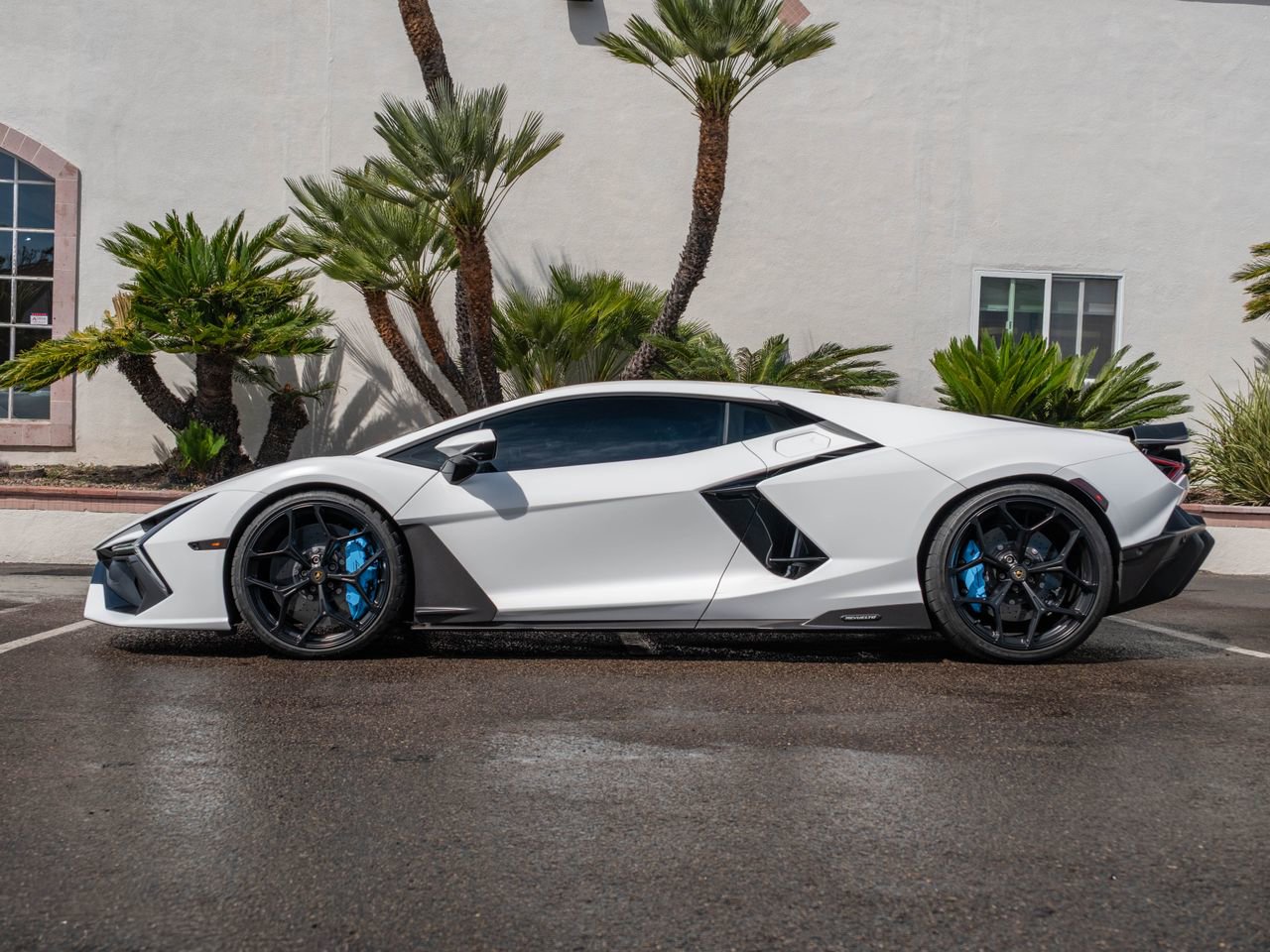 Used 2025 Lamborghini Revuelto image 2