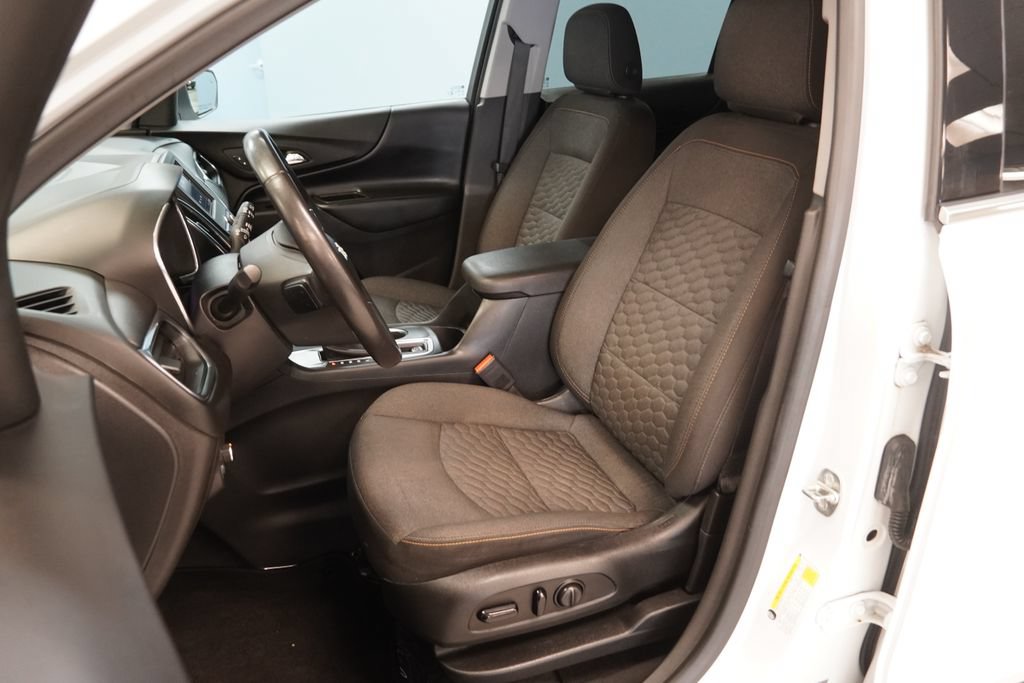 Used 2020 Chevrolet Equinox LT w/ Driver Convenience Package FWD image 3