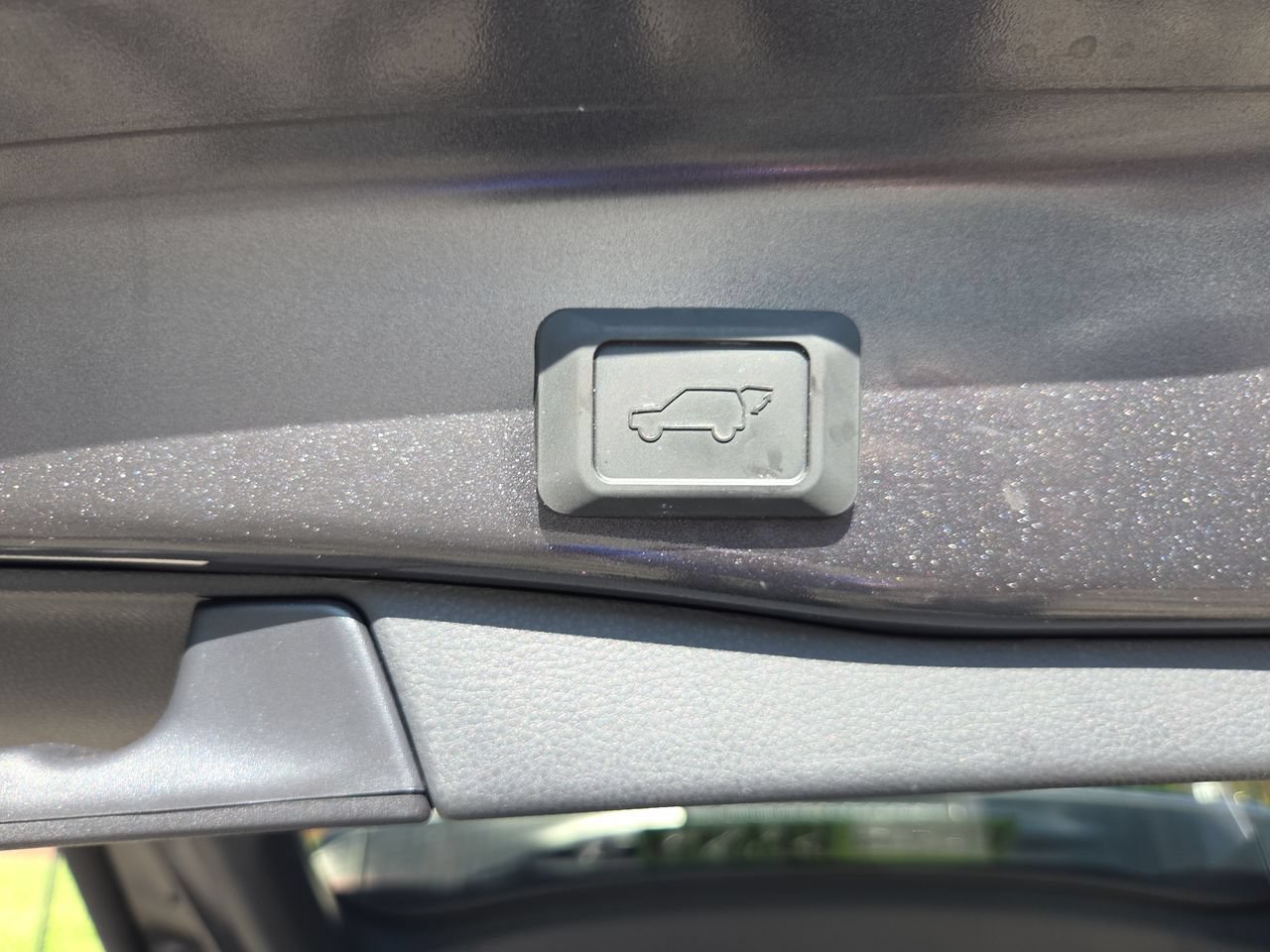 Used 2022 Toyota RAV4 XLE Premium FWD image 23