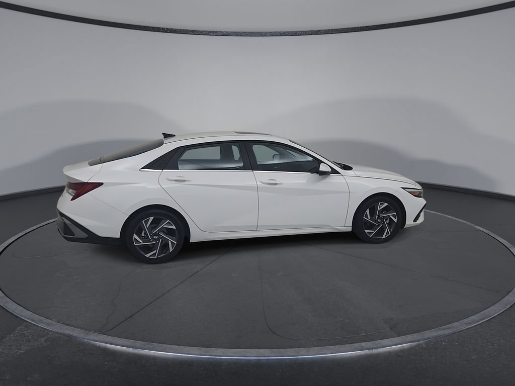 Used 2025 Hyundai Elantra Limited FWD image 16