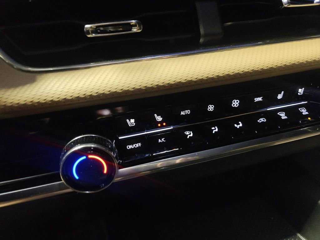 Used 2026 Chevrolet Equinox ACTIV w/ Convenience Package III image 10