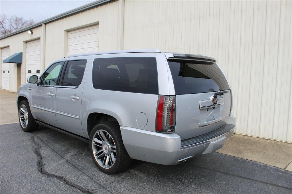 Used 2013 Cadillac Escalade ESV Premium image 4