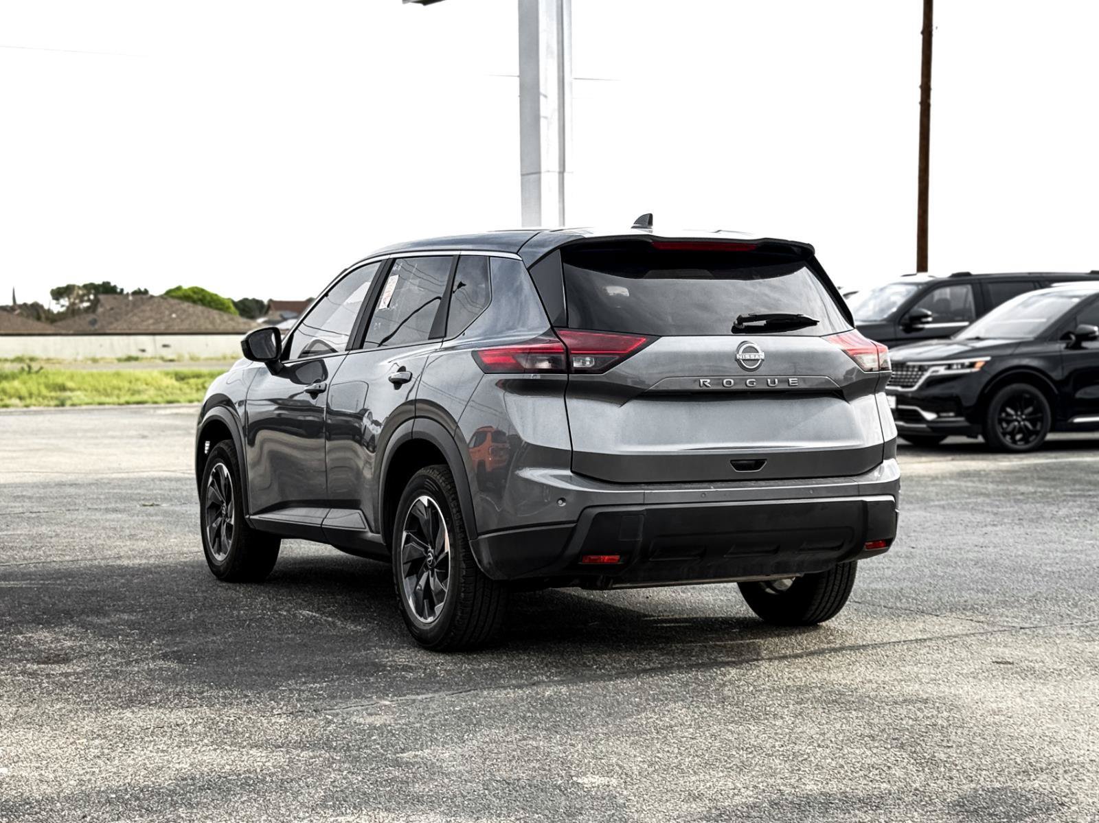 Used 2025 Nissan Rogue SV FWD image 8