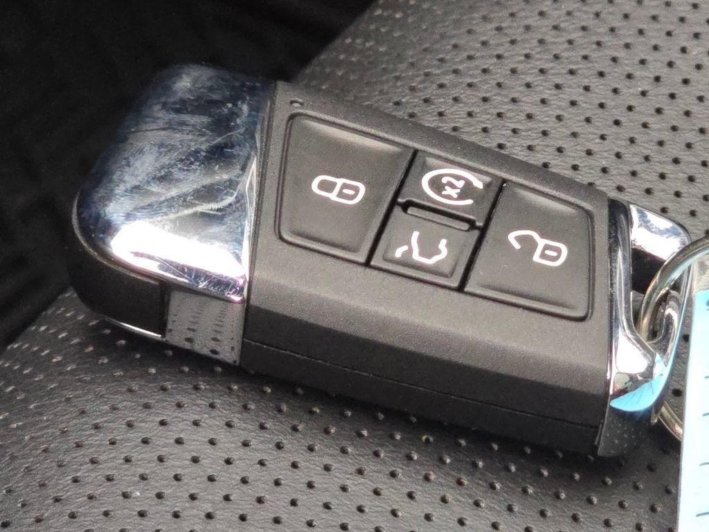 Used 2021 Volkswagen Atlas Cross Sport SEL Premium R-Line image 37