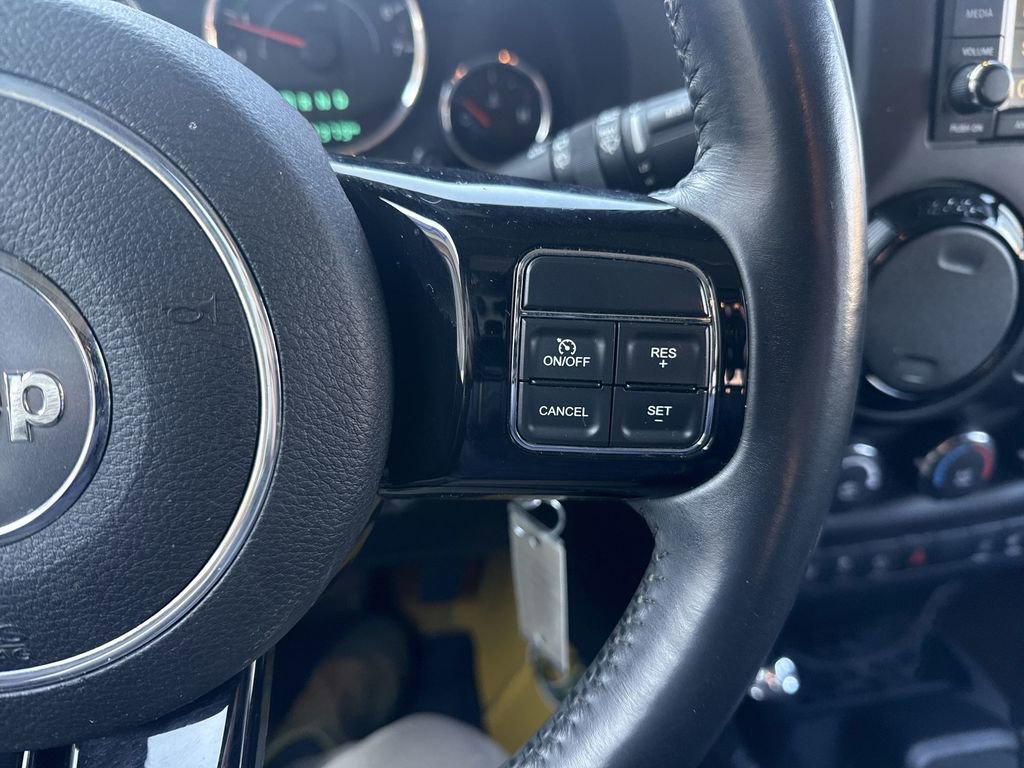 Used 2015 Jeep Wrangler Unlimited Sahara AWD/4WD image 15