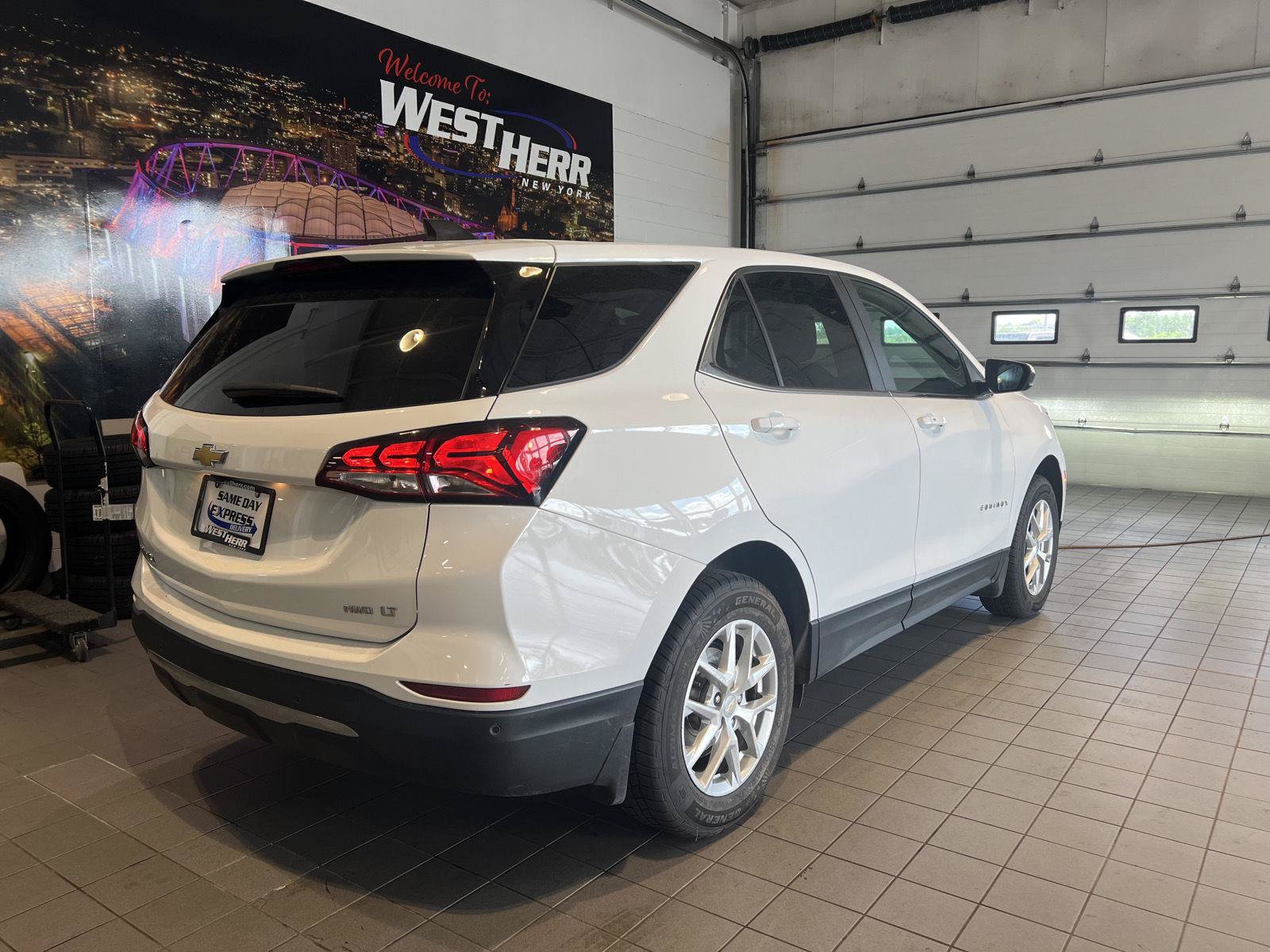 Used 2023 Chevrolet Equinox LT w/ LPO, Floor Liner Package AWD/4WD image 10