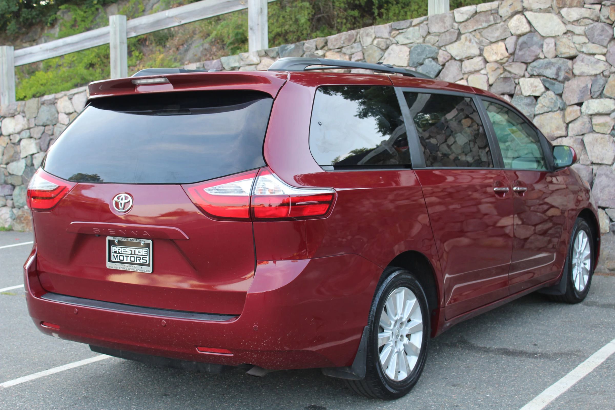 Used 2015 Toyota Sienna XLE Premium image 9