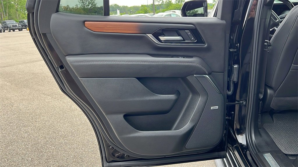 Used 2025 GMC Yukon Denali image 30