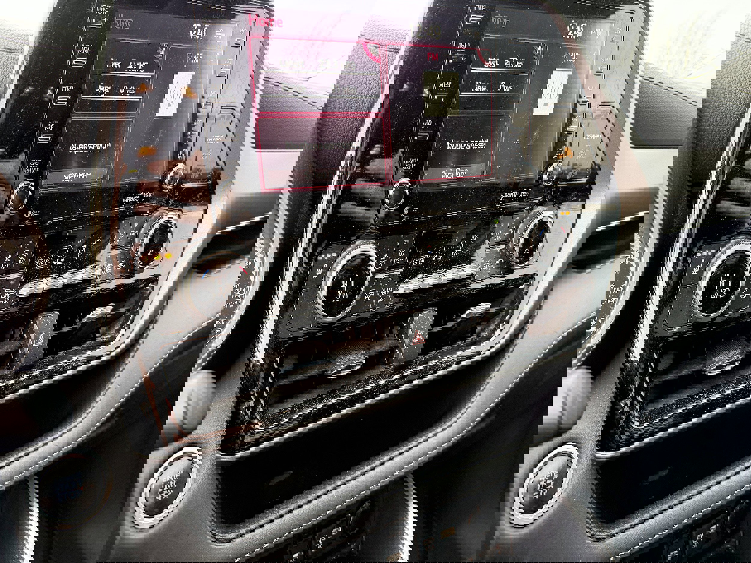 Used 2021 Toyota Highlander XLE image 17