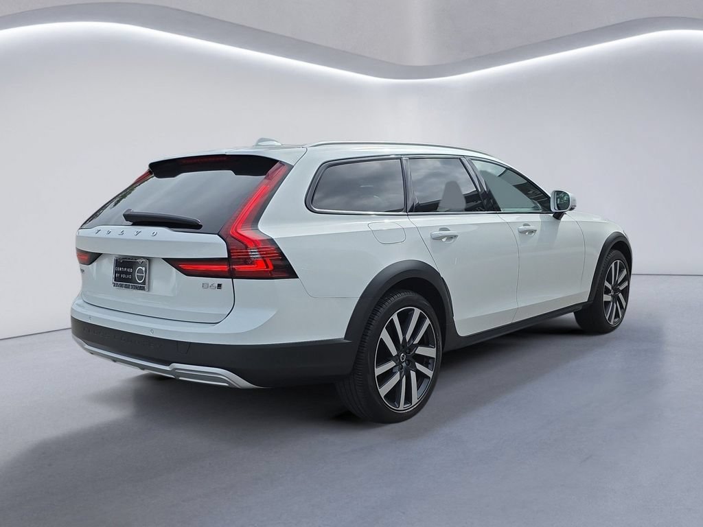 Used 2025 Volvo V90 B6 Cross Country Ultra AWD/4WD image 4