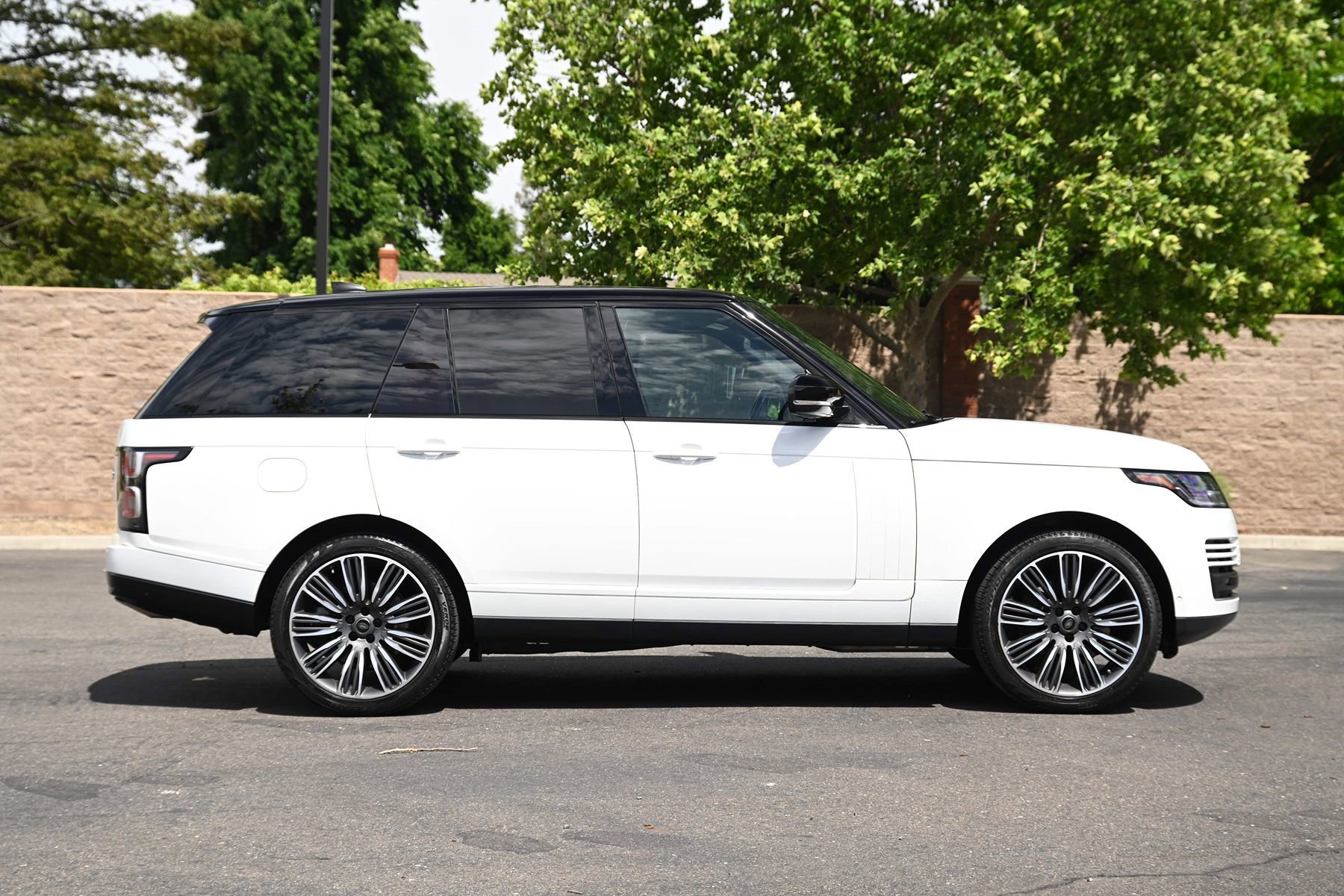Used 2020 Land Rover Range Rover HSE AWD/4WD image 2