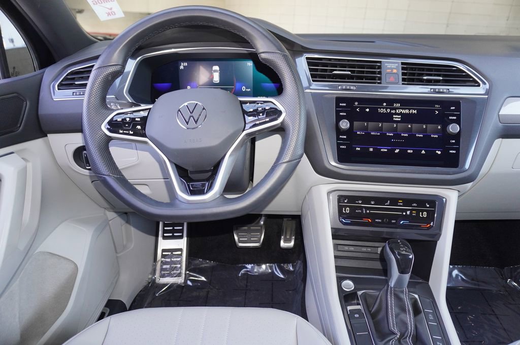 Used 2023 Volkswagen Tiguan SE R-Line image 12