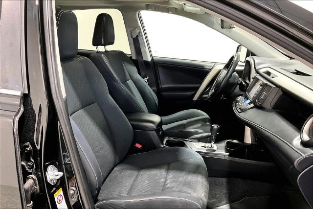Used 2016 Toyota RAV4 XLE AWD/4WD image 35