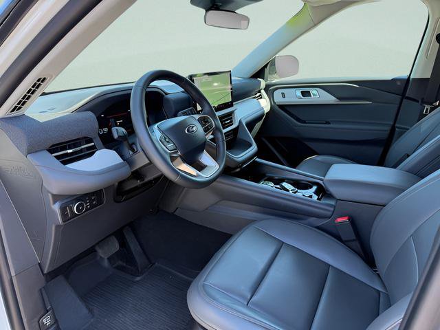 Used 2025 Ford Explorer Active w/ Active Comfort Package AWD/4WD image 4