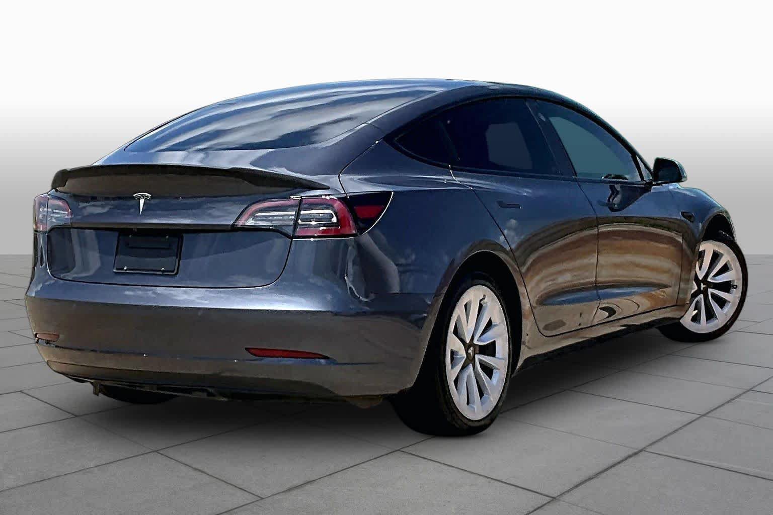 Used 2022 Tesla Model 3 Standard Range RWD image 9