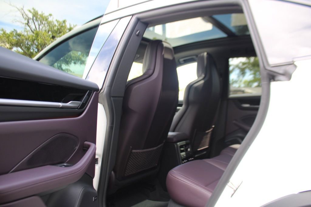 Certified 2025 Porsche Macan Electric RWD image 41