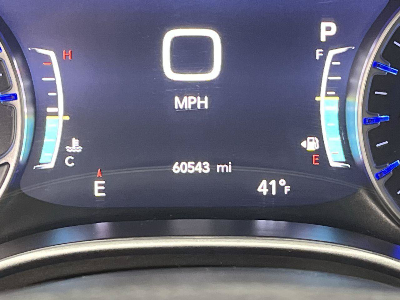 Used 2024 Chrysler Pacifica Touring-L FWD image 15