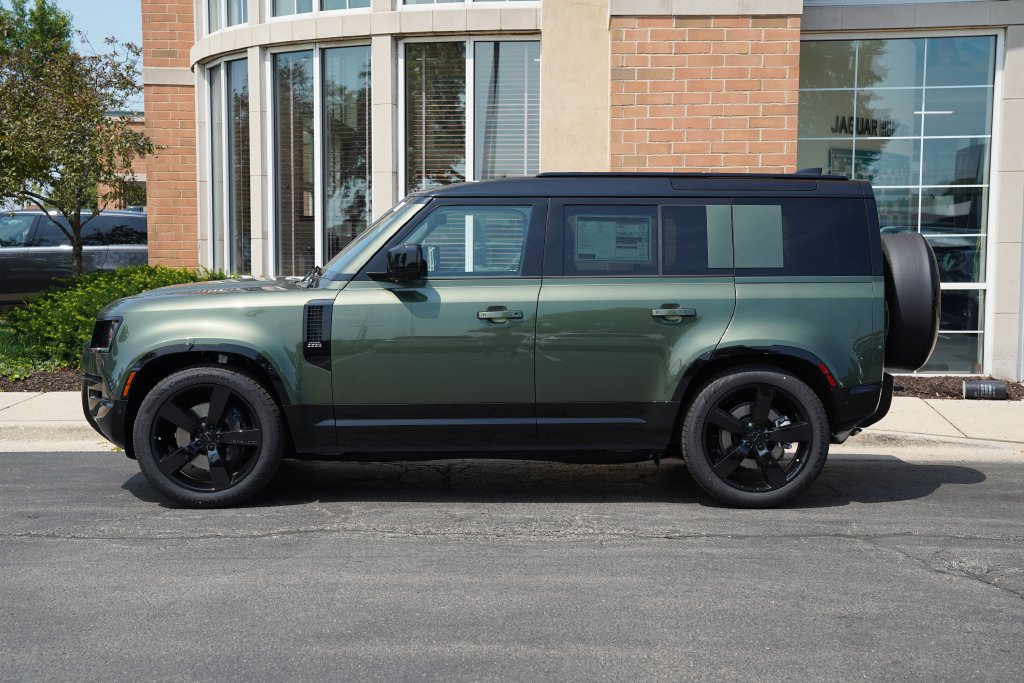 New 2026 Land Rover Defender 110 X-Dynamic SE AWD/4WD image 2