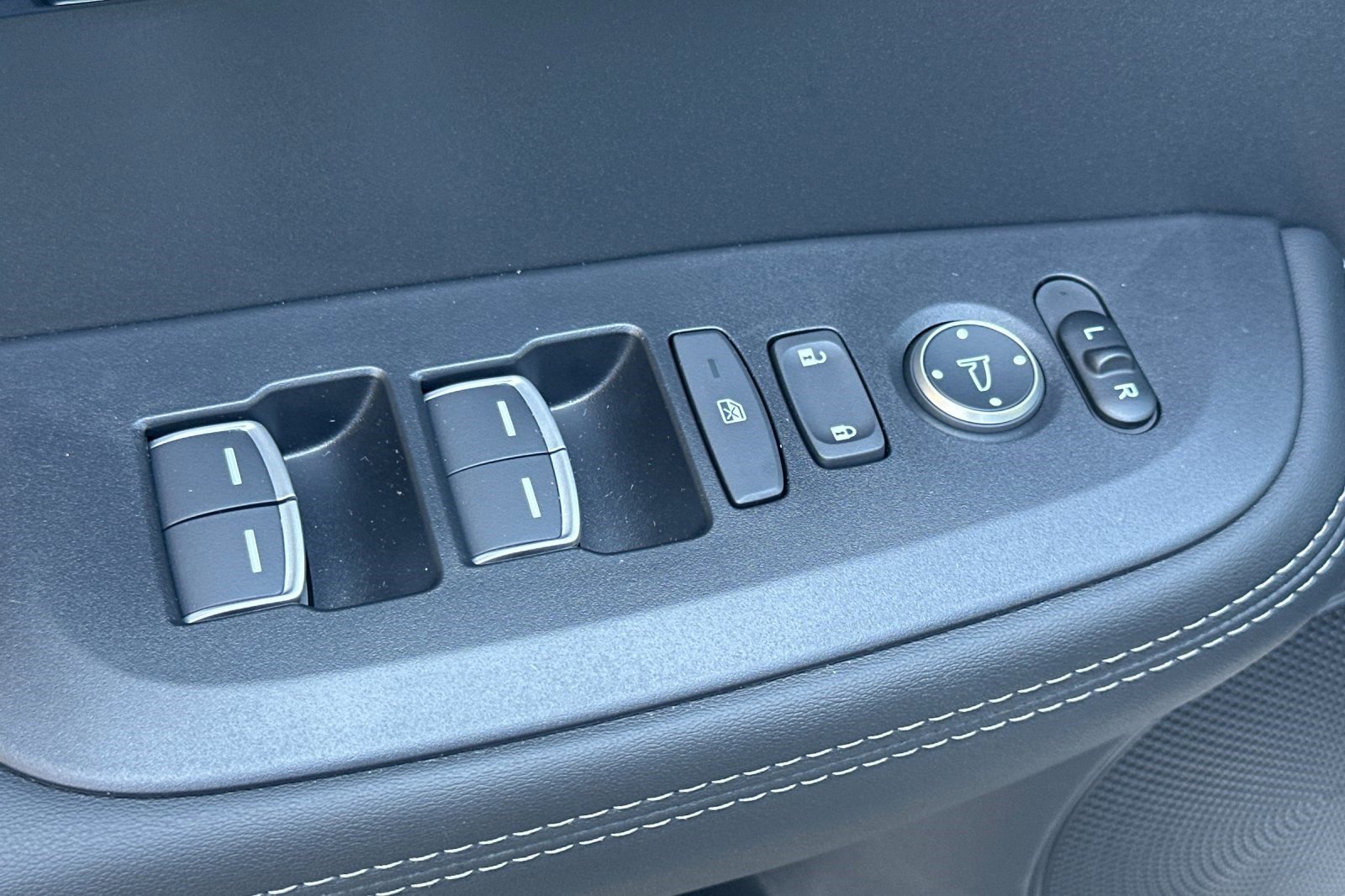 Used 2025 Acura ADX AWD image 13