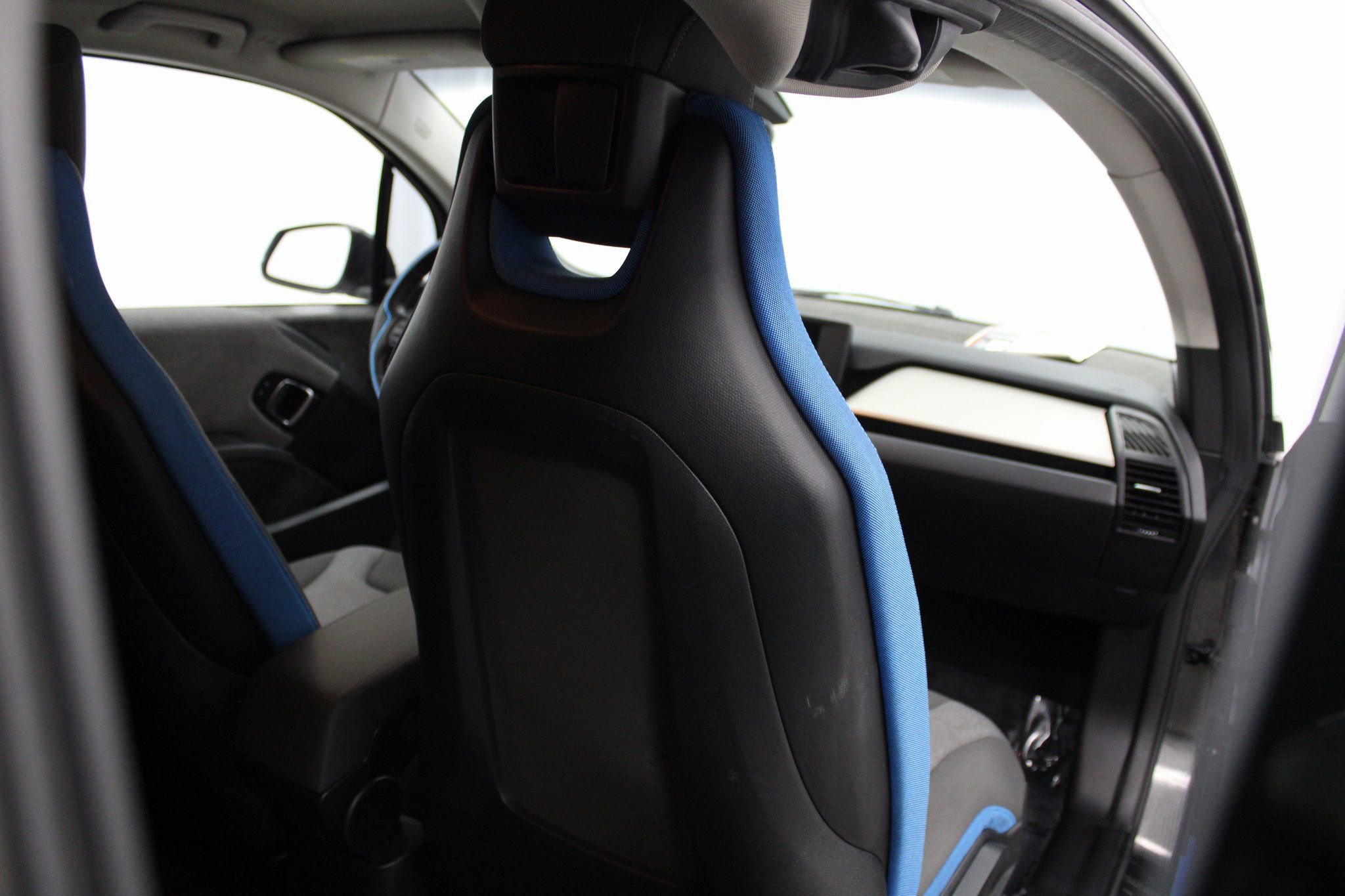 Used 2018 BMW i3 94Ah w/Range Extender image 25