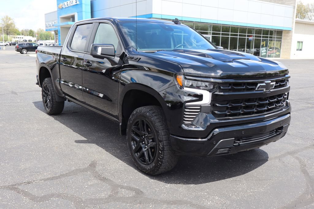 Used 2024 Chevrolet Silverado 1500 LT Trail Boss w/ LT Trail Boss Premium Package AWD/4WD image 2