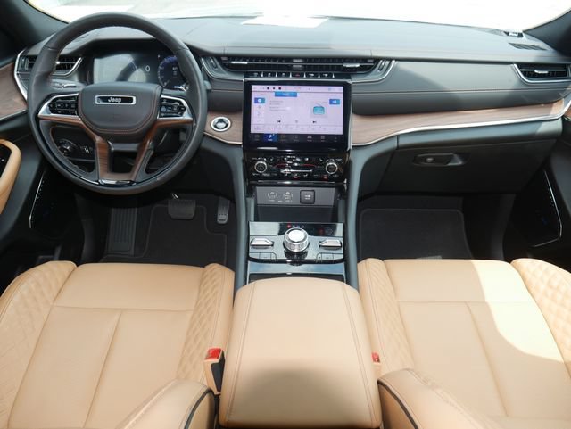 Used 2025 Jeep Grand Cherokee L Summit w/ Advanced Protech Group IV AWD/4WD image 9