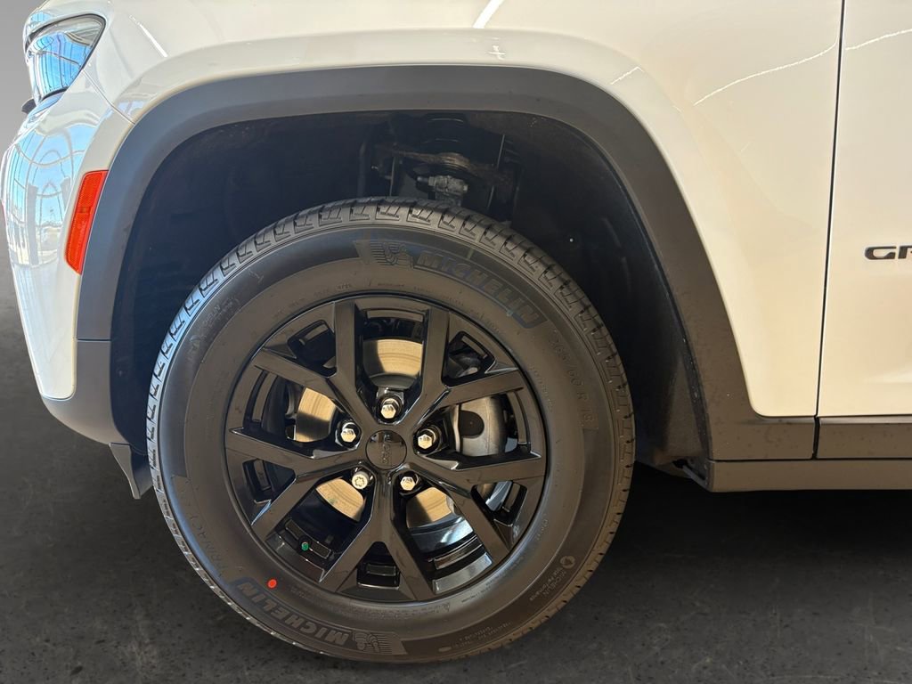 New 2026 Jeep Grand Cherokee Altitude RWD image 2
