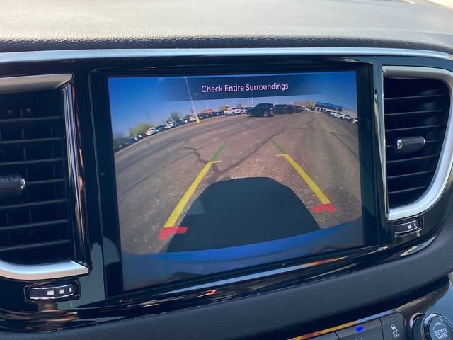 Used 2024 Chrysler Pacifica Touring-L FWD image 10