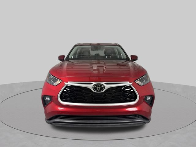Used 2022 Toyota Highlander XLE FWD video 3