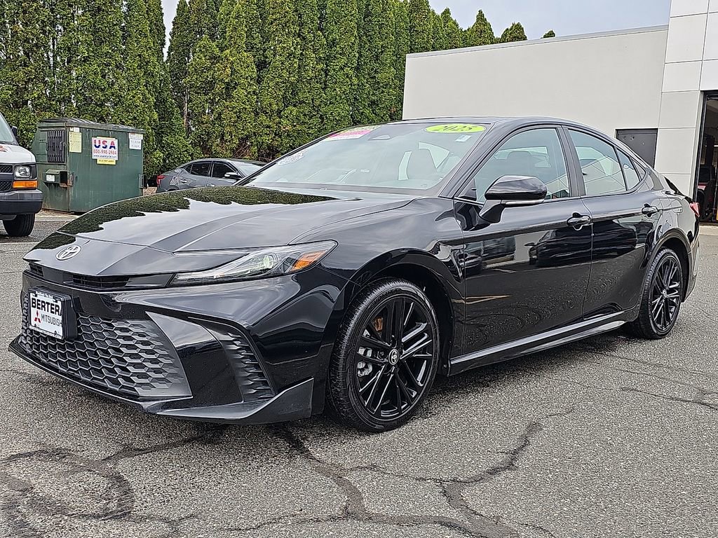 Used 2025 Toyota Camry SE FWD image 3