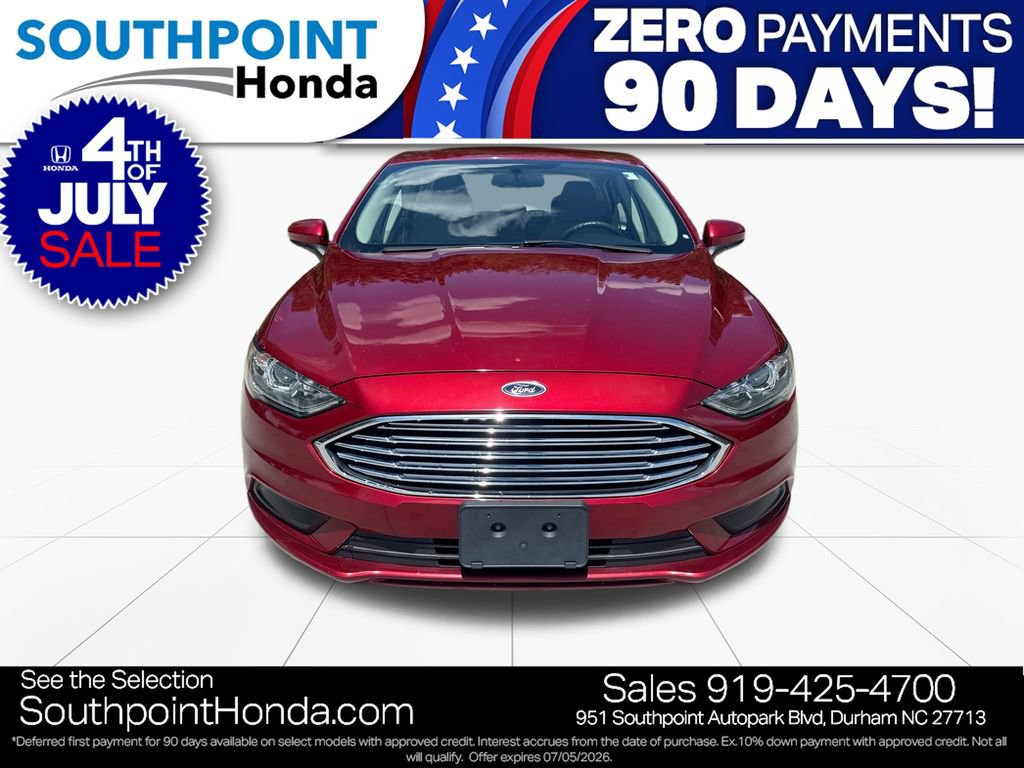 Used 2017 Ford Fusion SE w/ Fusion SE Technology Package FWD image 2
