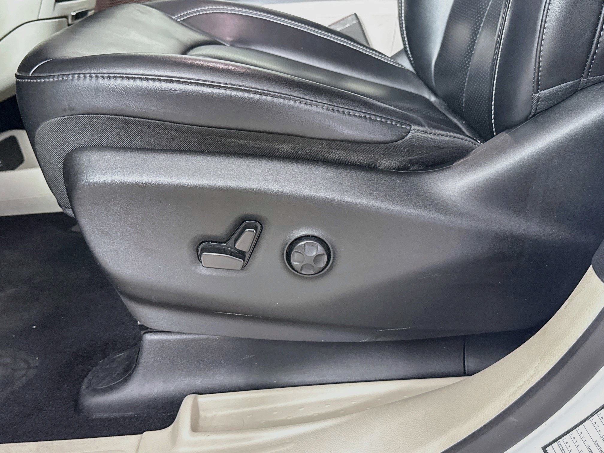 Used 2023 Chrysler Pacifica Touring-L FWD image 21