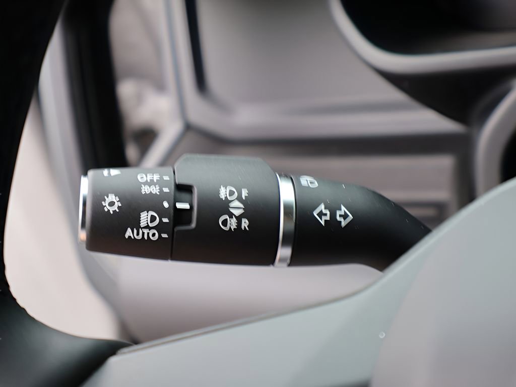 New 2026 Land Rover Defender 130 X-Dynamic SE AWD/4WD image 34