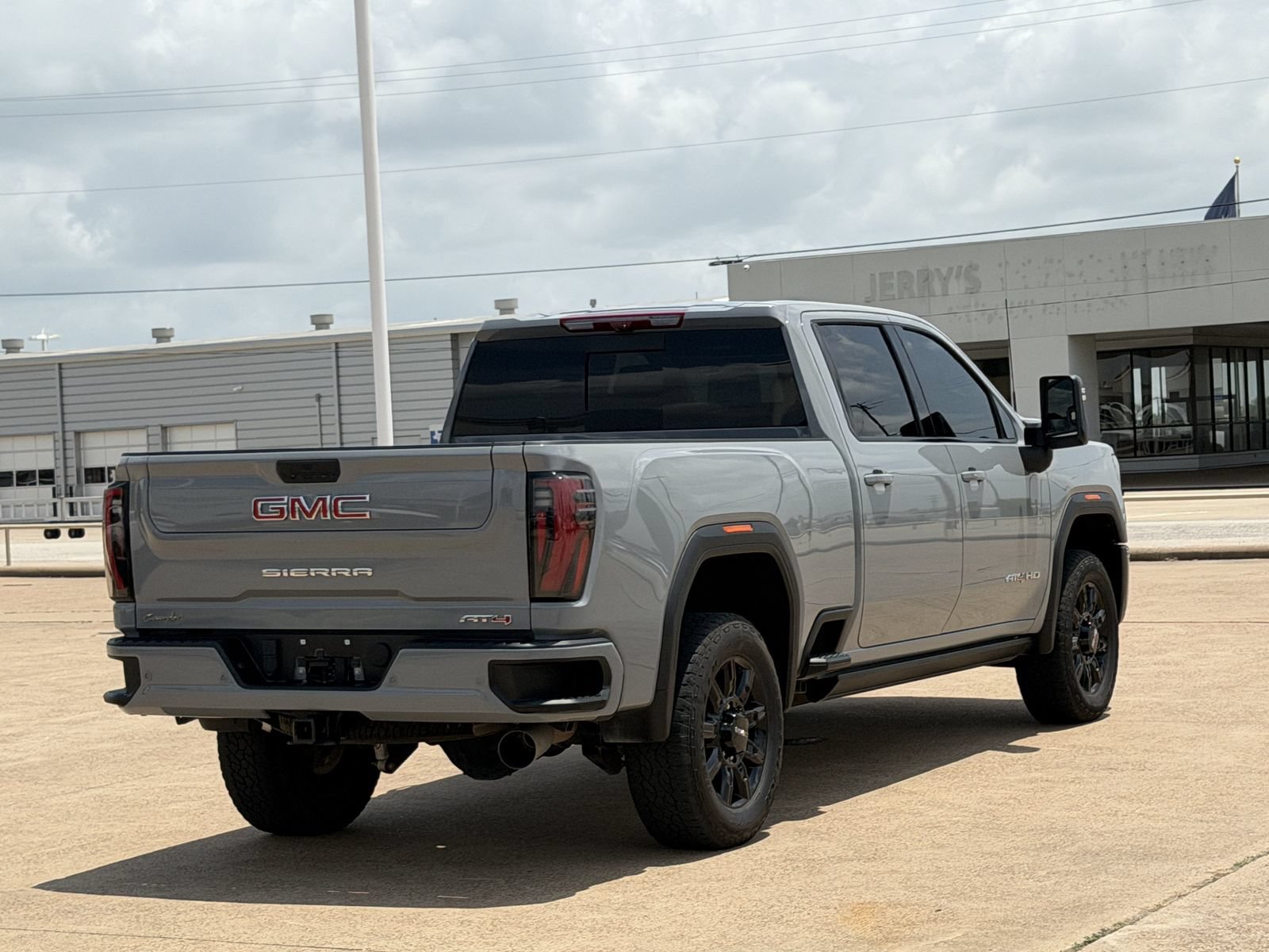 Used 2025 GMC Sierra 2500 AT4 w/ AT4 Premium Plus Package AWD/4WD image 4