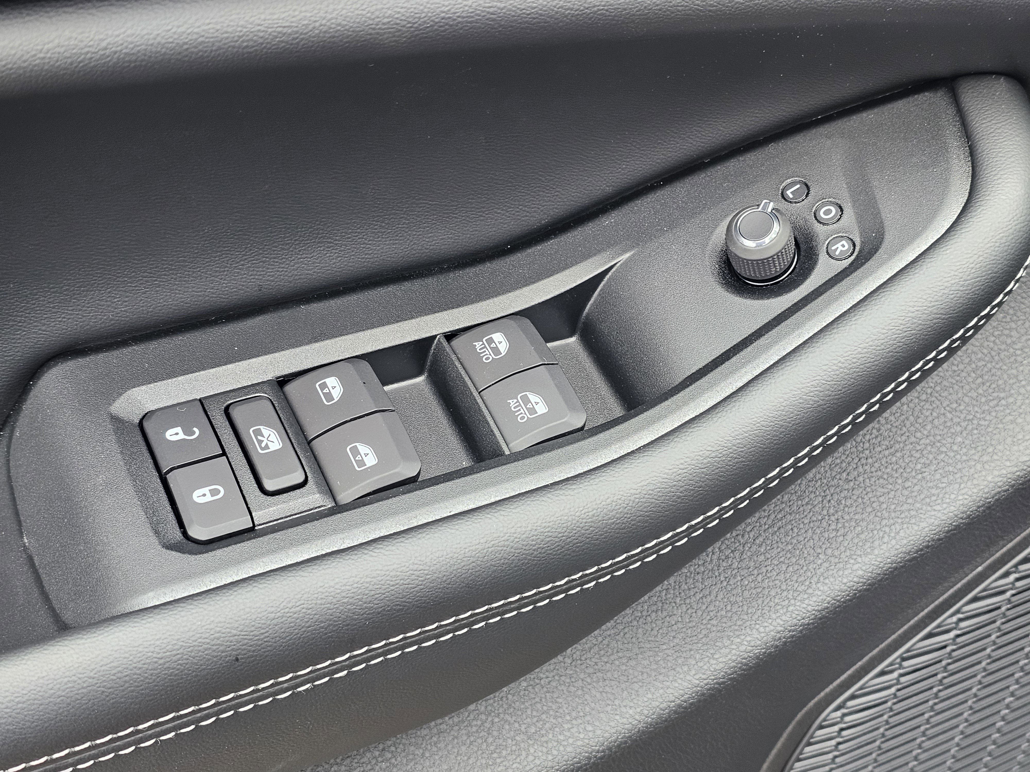 New 2025 Jeep Grand Cherokee Altitude image 14