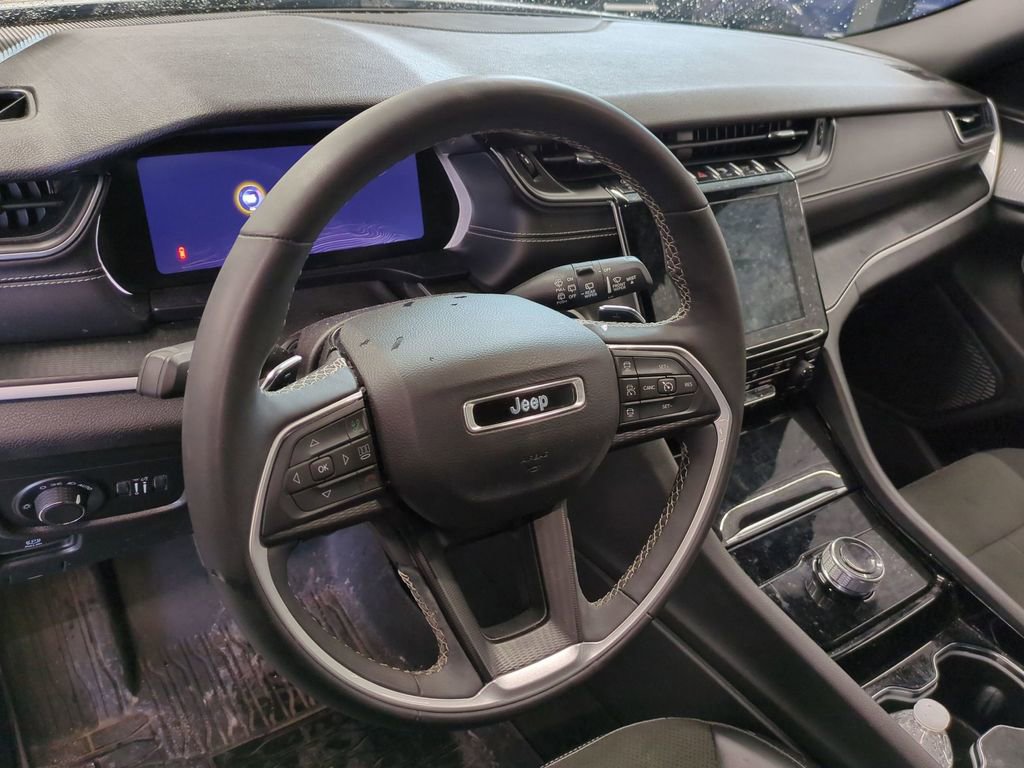 Used 2023 Jeep Grand Cherokee Altitude image 16