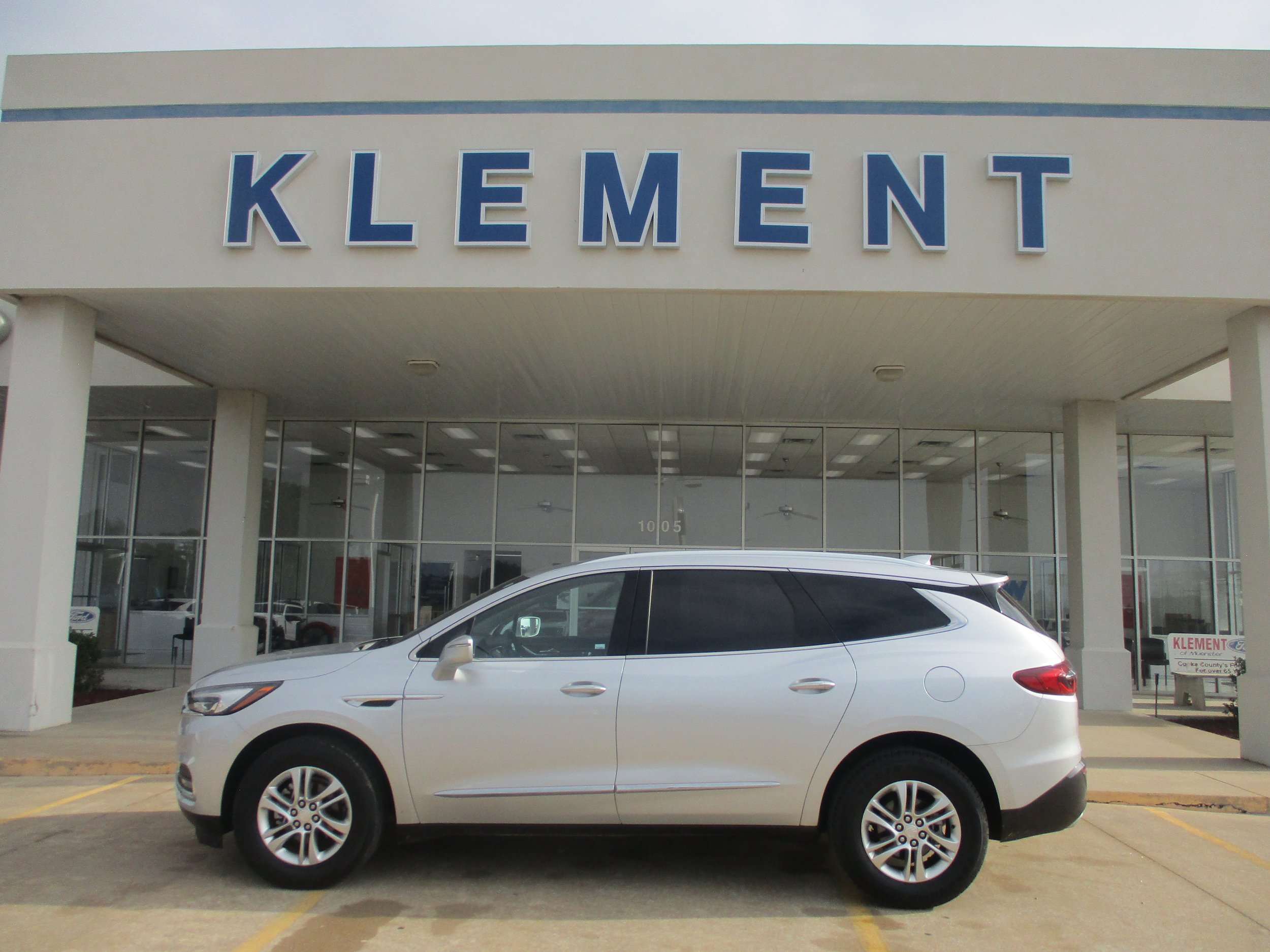 Used 2020 Buick Enclave Essence FWD image 1