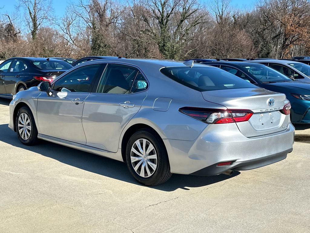 Used 2021 Toyota Camry LE image 3
