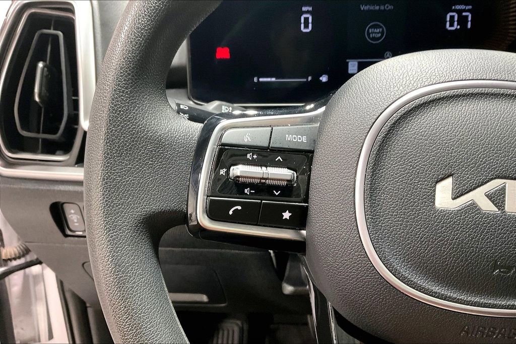 Used 2024 Kia Sorento LX FWD image 23