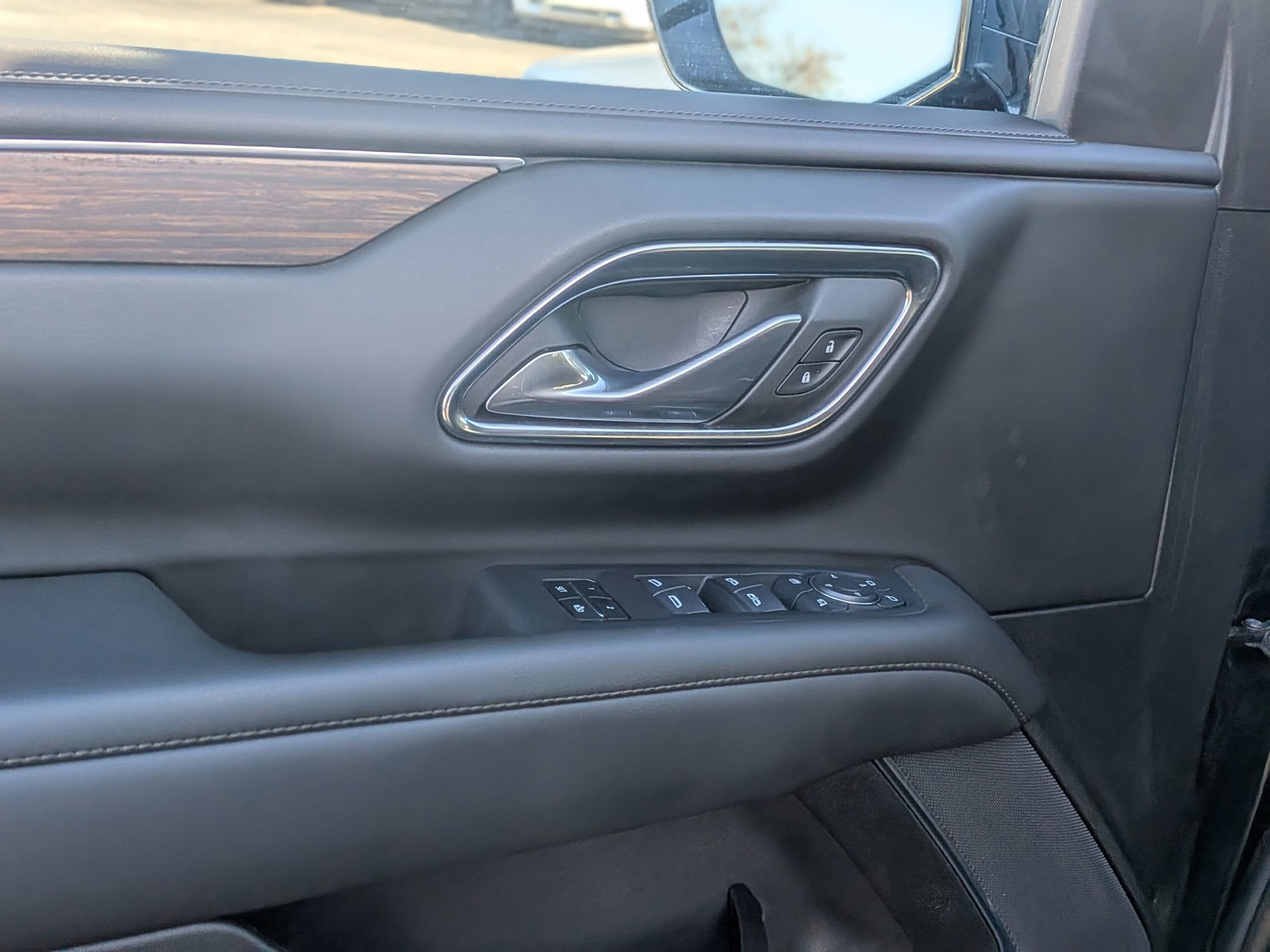 Certified 2024 Chevrolet Tahoe High Country w/ Premium Package AWD/4WD image 15