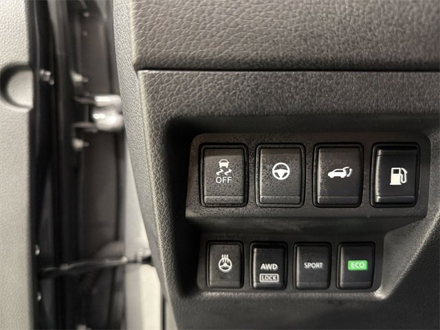 Used 2020 Nissan Rogue SL image 30