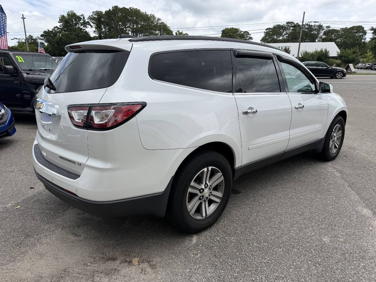 Used 2016 Chevrolet Traverse LT FWD image 5