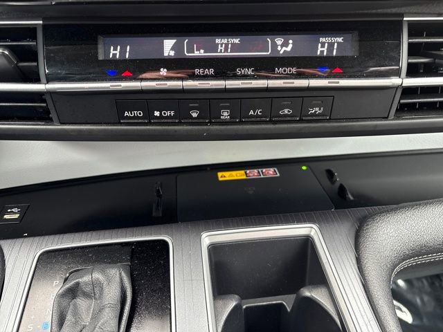 Used 2025 Toyota Sienna LE image 19
