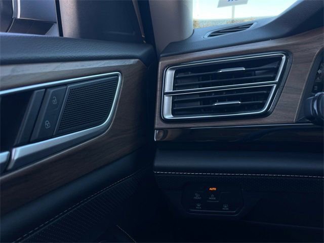 Used 2024 Volkswagen Atlas SE image 18