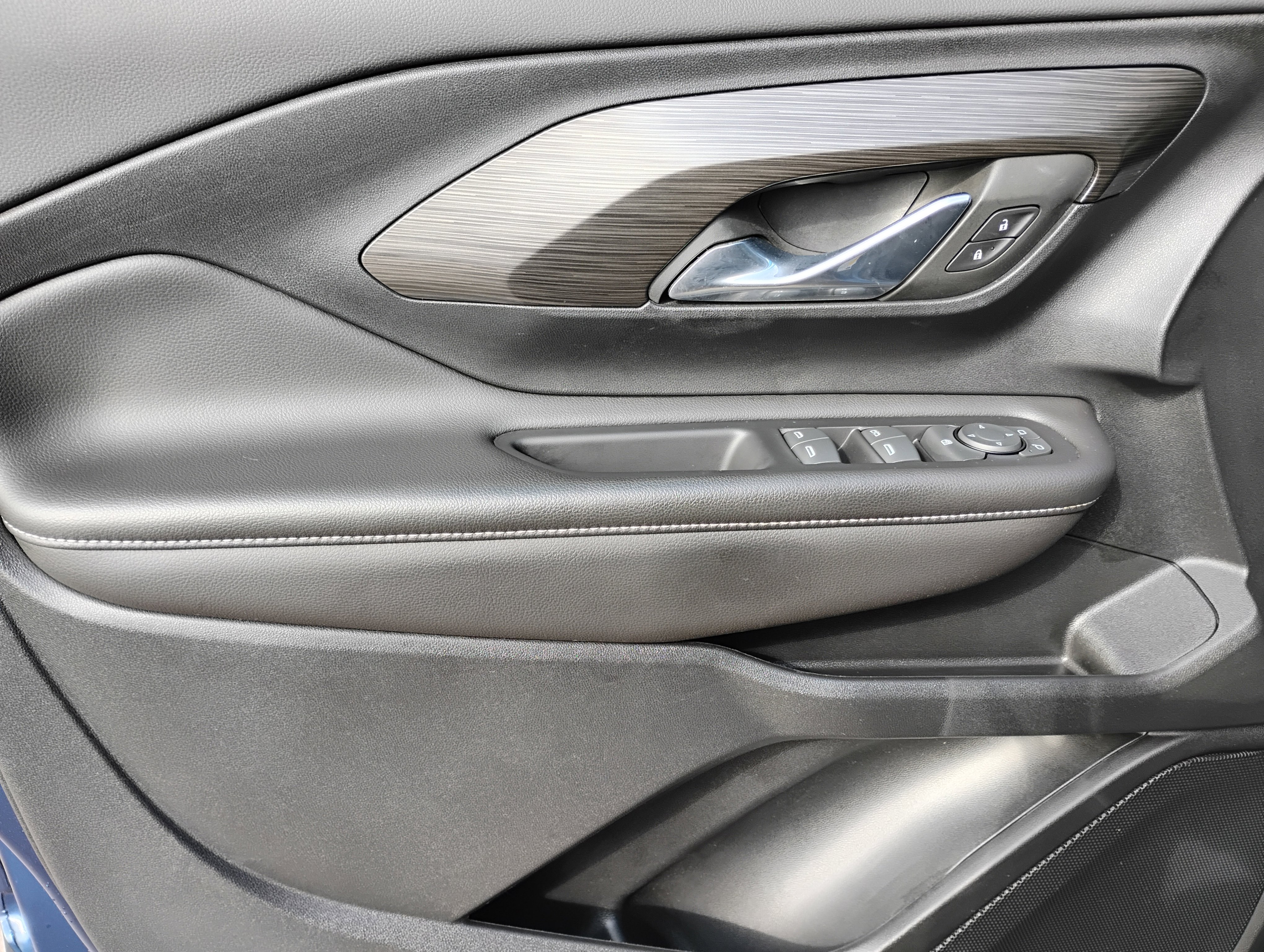 Used 2023 GMC Terrain SLE w/ Driver Convenience Package image 14