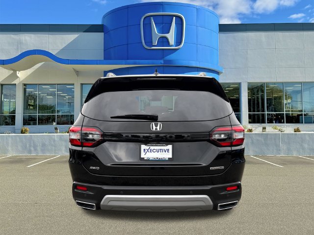 Used 2025 Honda Pilot Touring image 3