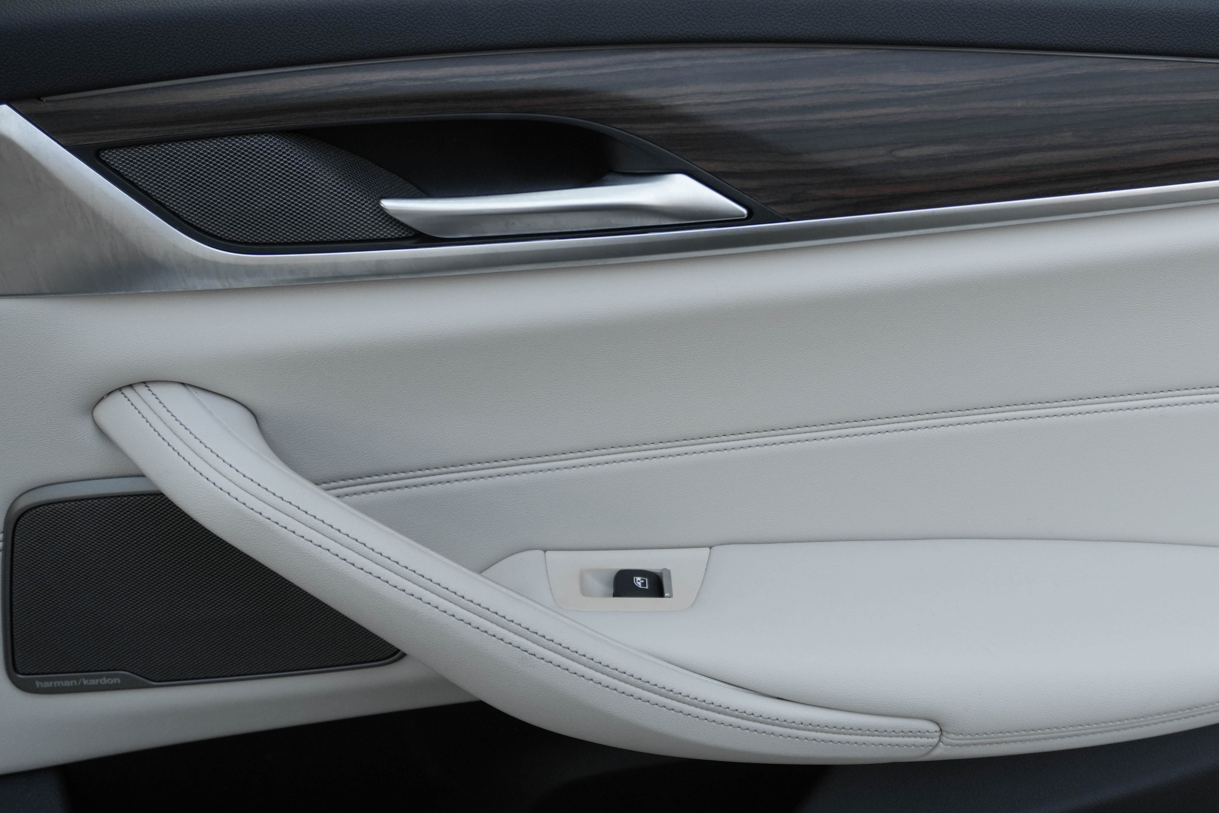 Certified 2023 BMW 540i w/ Premium Package image 33