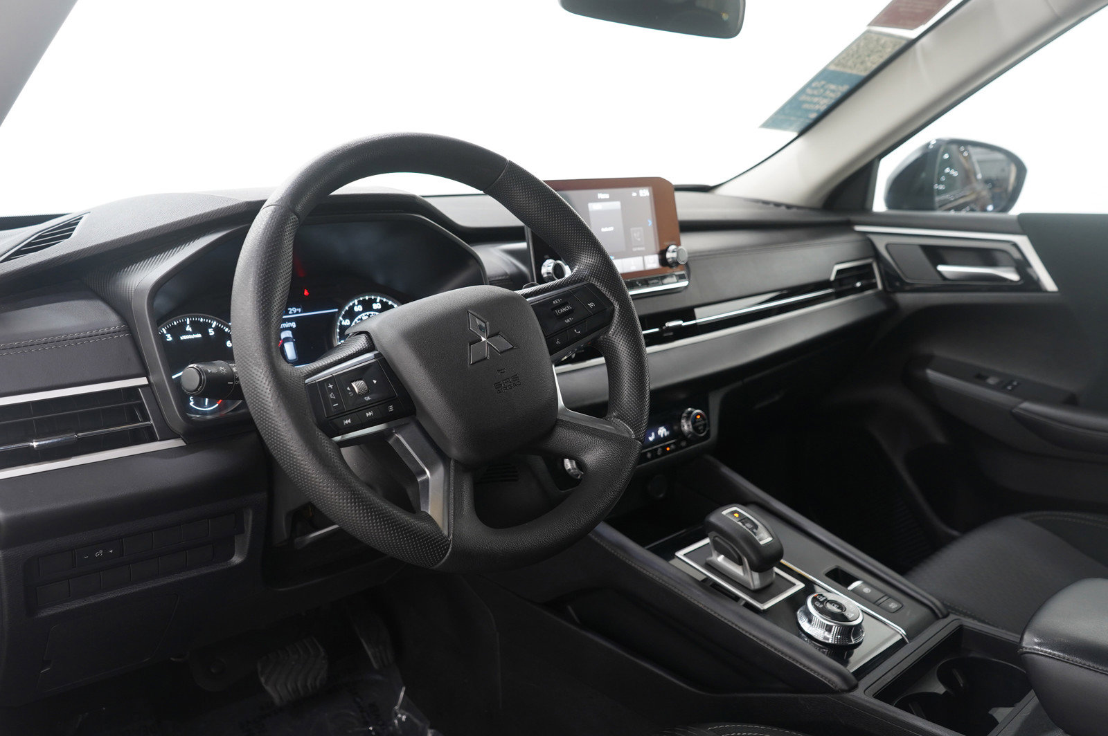 Used 2024 Mitsubishi Outlander ES image 25