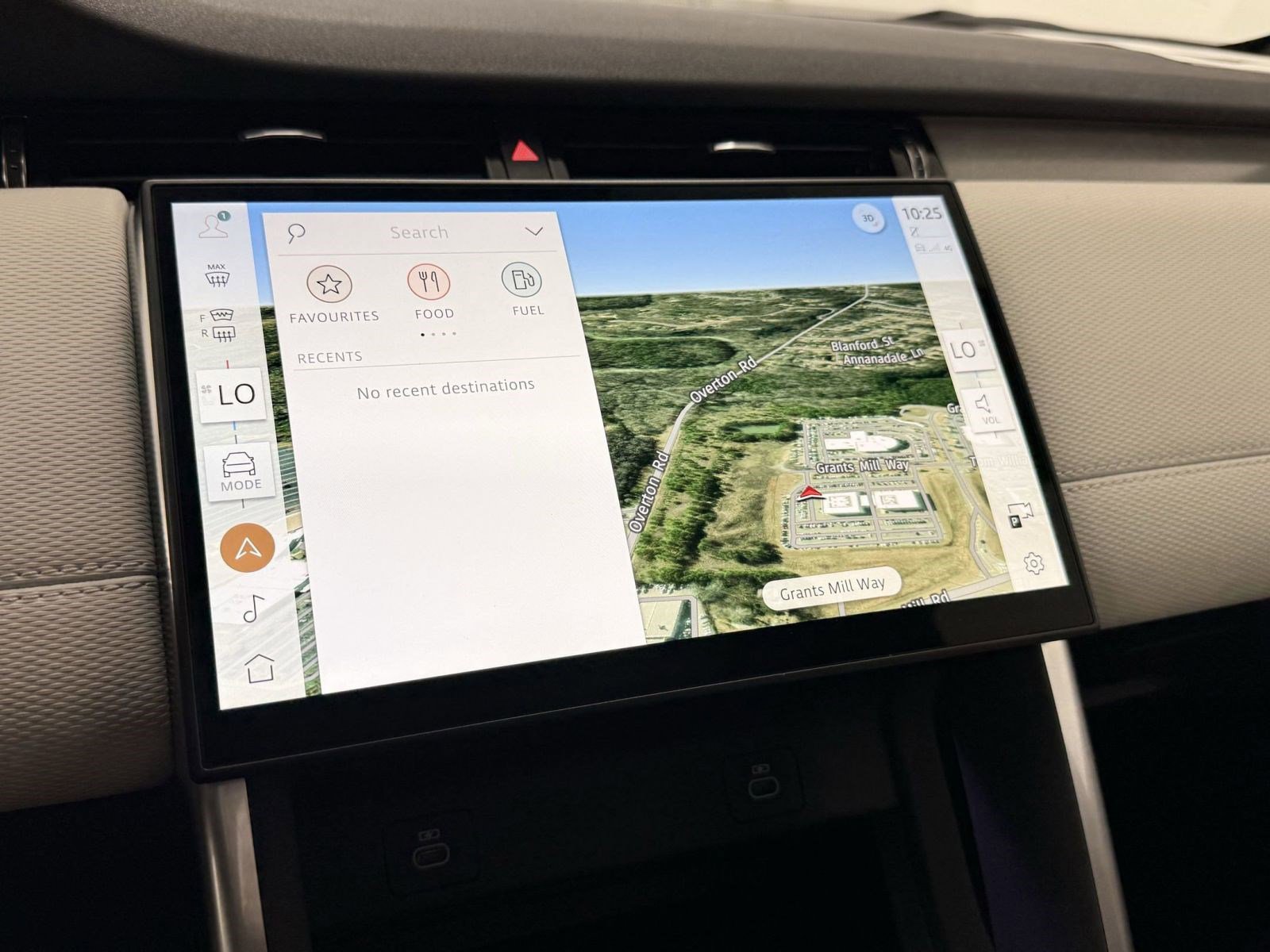 Used 2025 Land Rover Discovery Sport Dynamic SE image 24