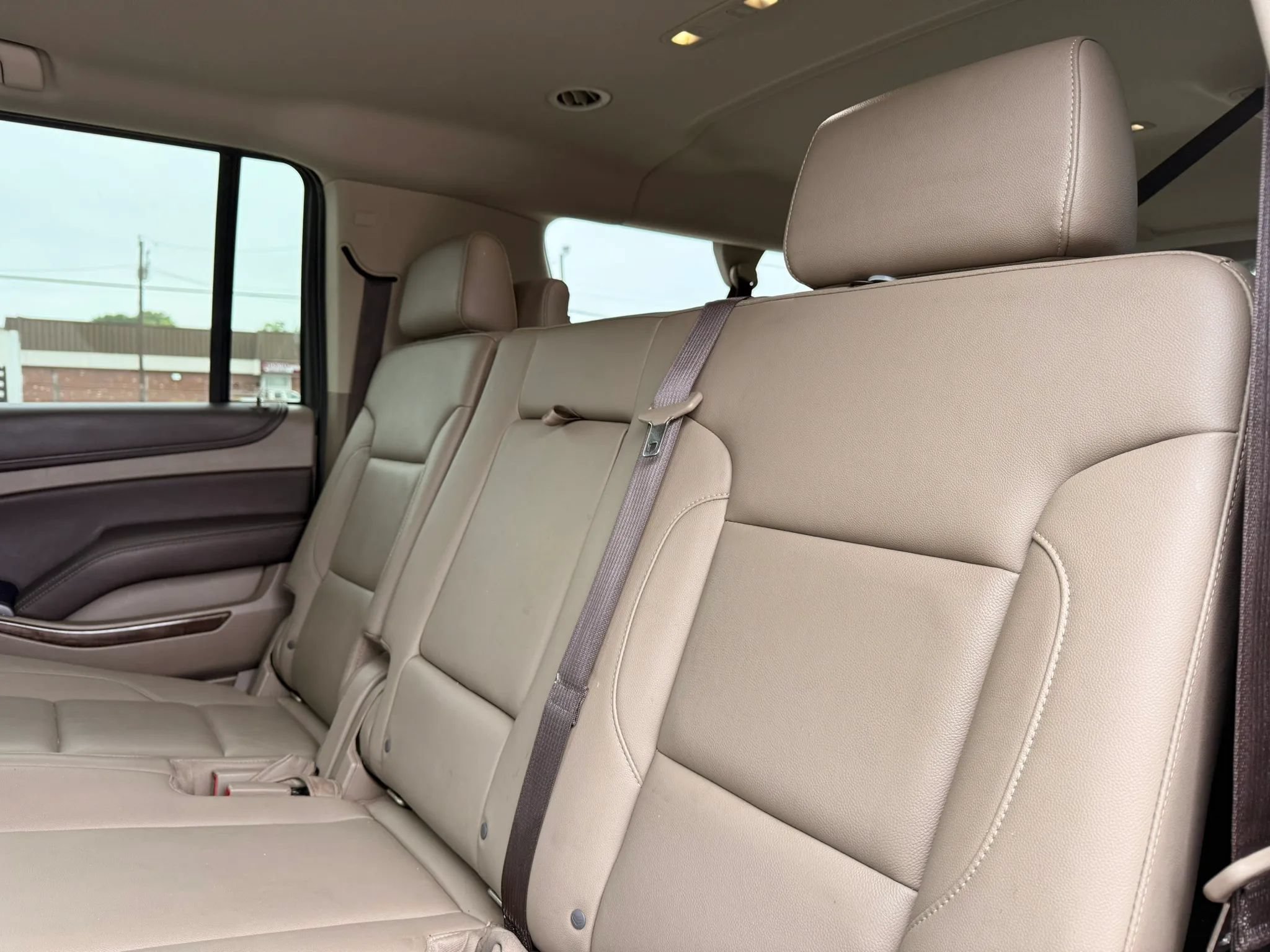 Used 2018 Chevrolet Suburban LT RWD image 13